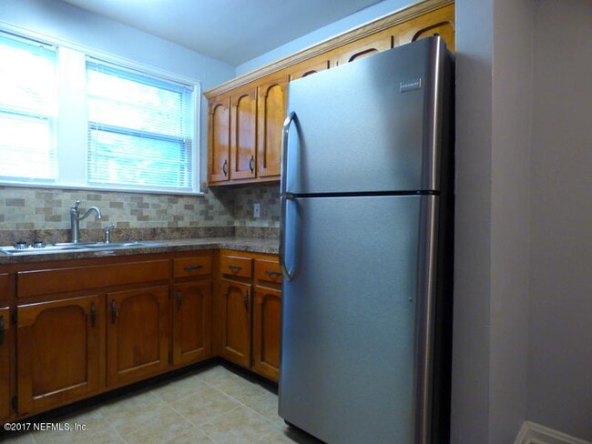 Building Photo - 2575 Myra St
