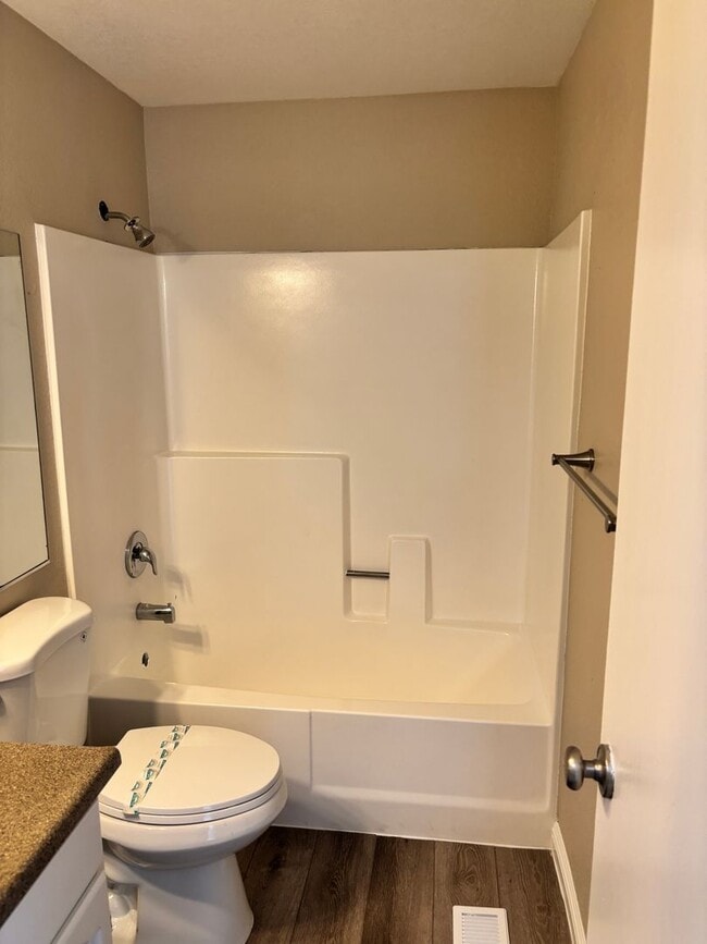 Building Photo - COMPLETELY REMODELED - THIS ONE WON'T LAST...