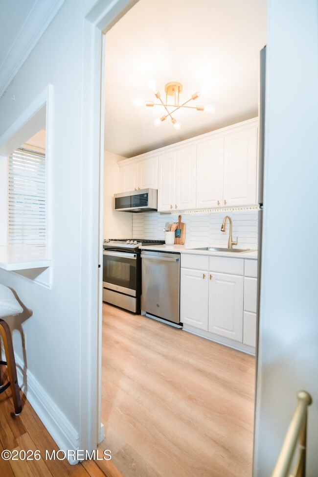 Building Photo - 165 Manor Dr