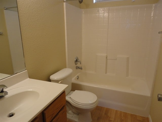 Building Photo - 624 Valley Meadows Dr