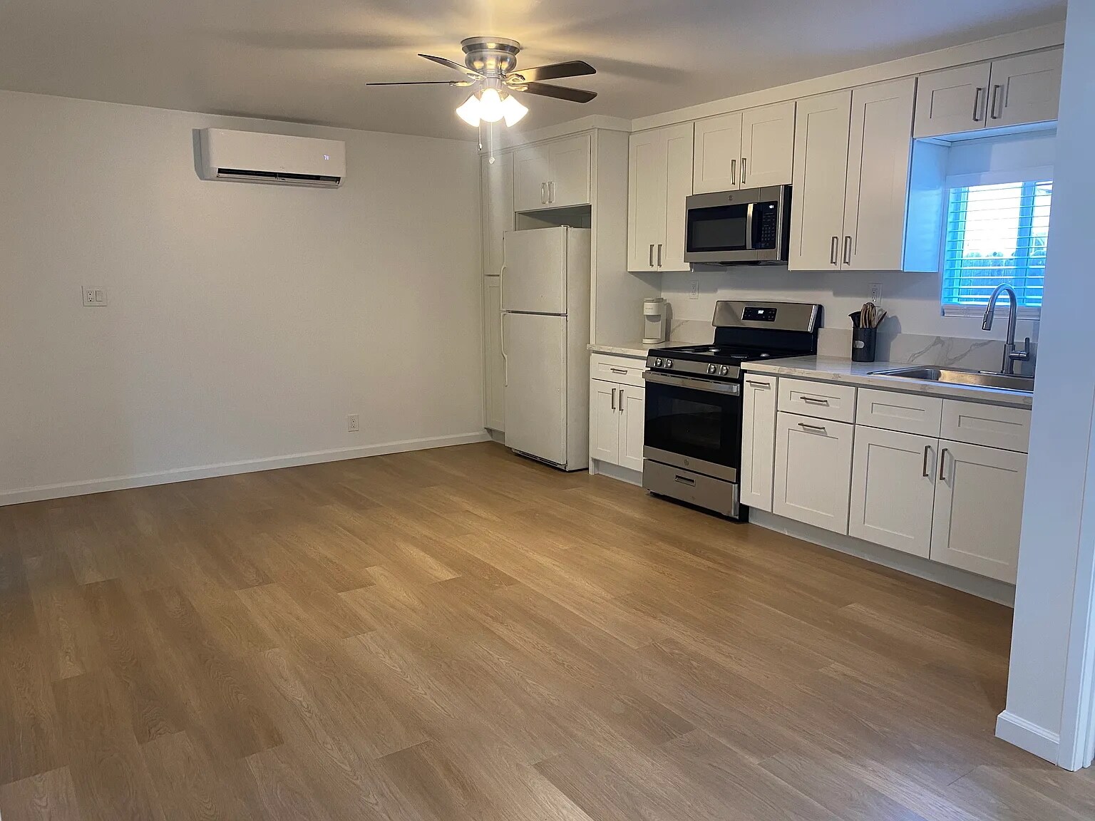 Building Photo - 11921 Hayford St