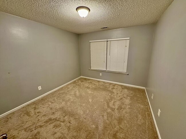 Building Photo - 322 Clover Brook Dr
