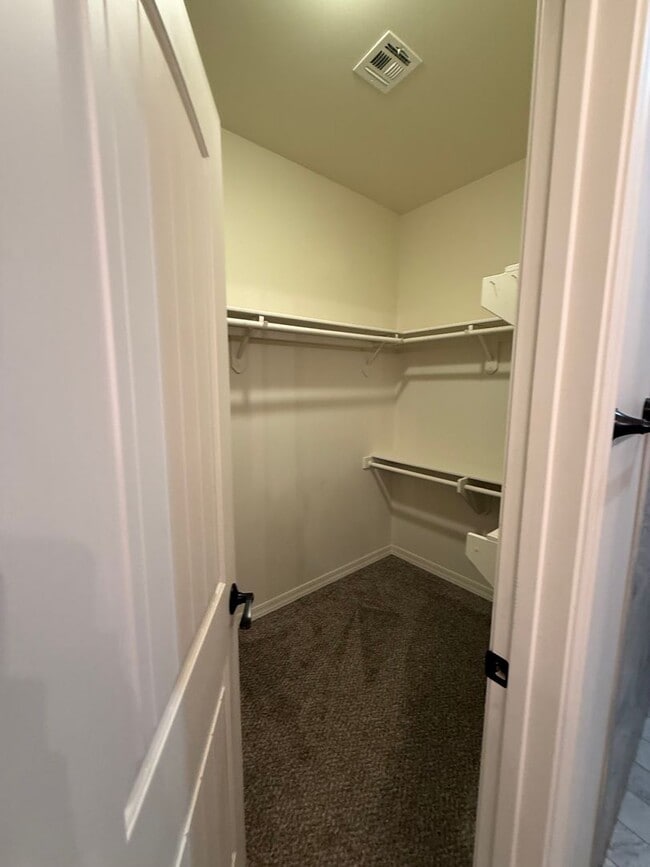 Building Photo - Spool home corner lot in the Foothills