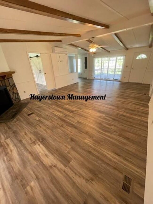 Building Photo - Property In Country Setting