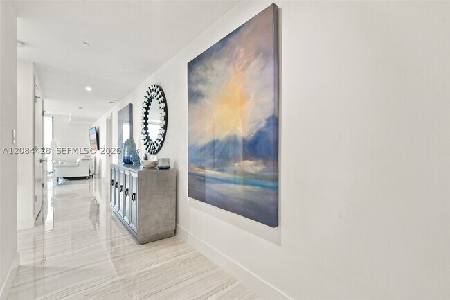 Building Photo - 730 N Ocean Blvd