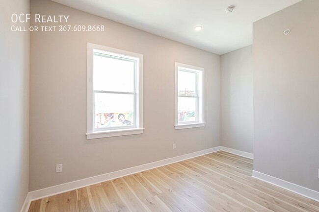 Building Photo - Two Bedroom West Kensington Apartment