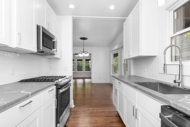 Building Photo - 5119 Blaesi St