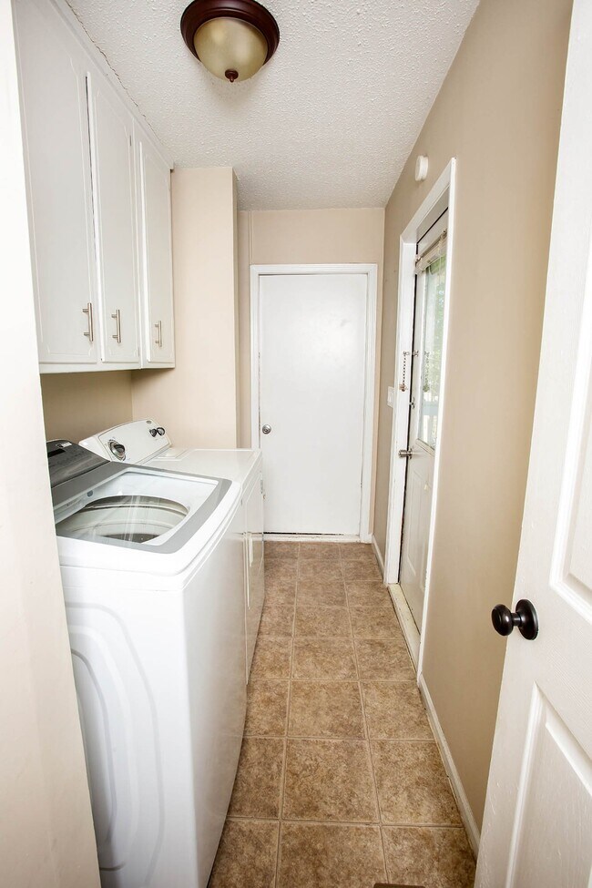 Building Photo - 4641 Anastasia Ct