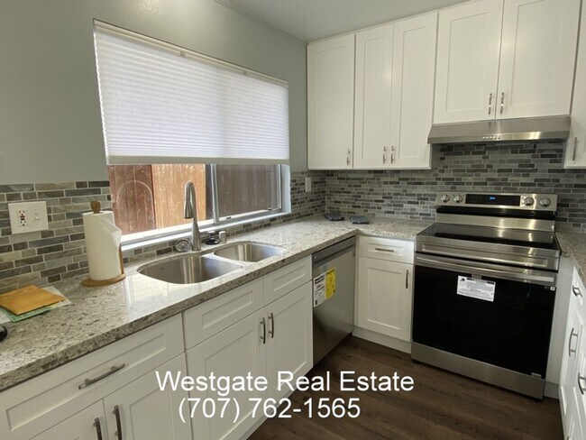 Building Photo - 1016 Eleanor Ave