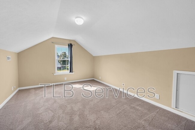 Building Photo - 211 Fall Creek Dr