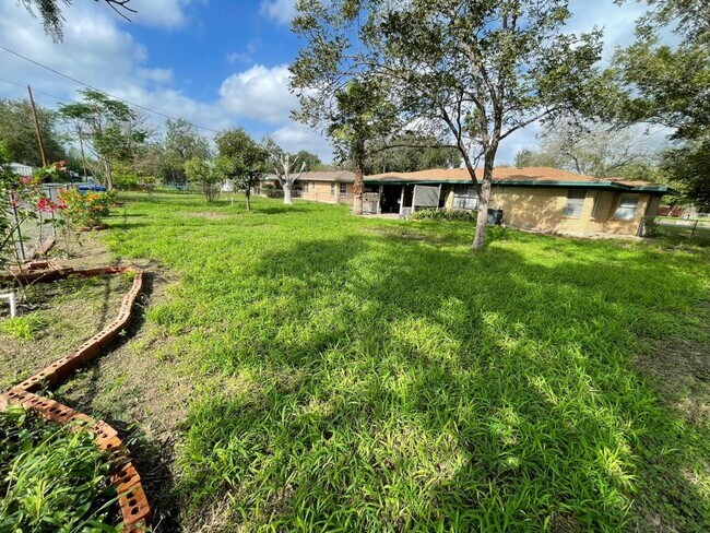 Building Photo - 607 Westway Ave
