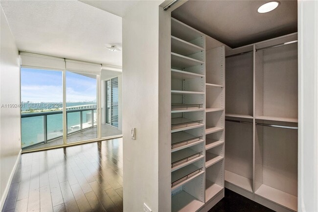 Building Photo - 480 NE 30th St