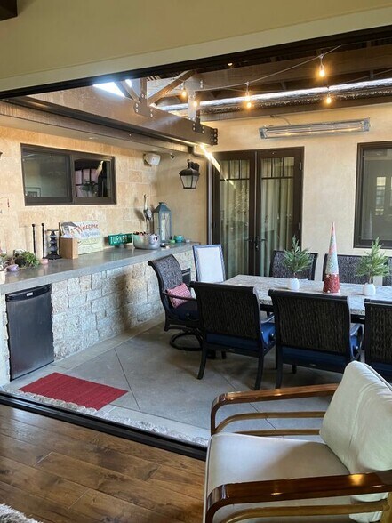 Building Photo - 707 12th