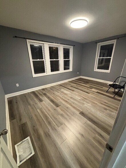 Building Photo - 2401 S 54th St