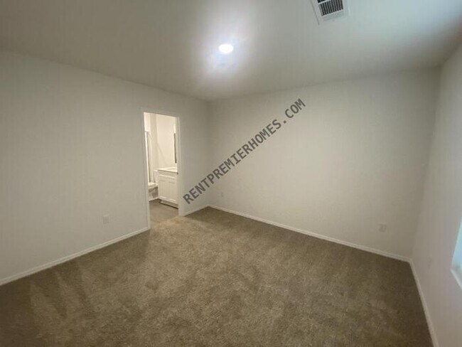 Building Photo - 11 Vineyard Dr