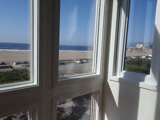 Building Photo - 782 Great Hwy