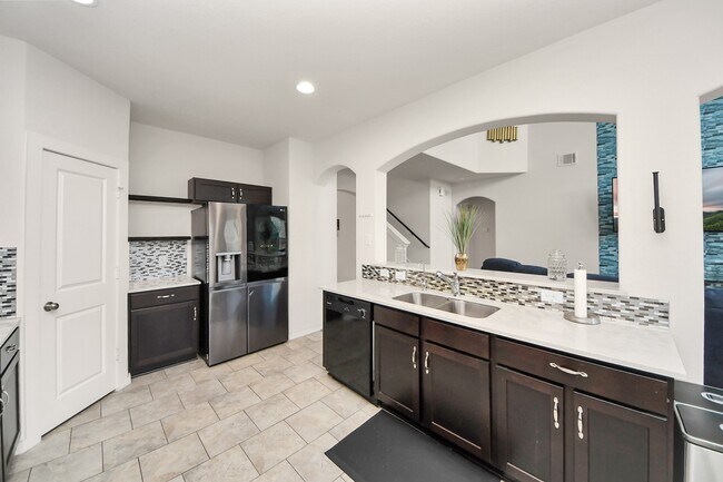Building Photo - 622 Aberhill Dr