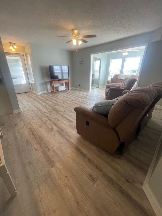 Building Photo - 2266 Huntingdon Dr