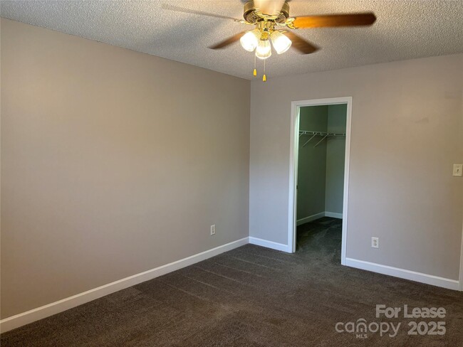 Building Photo - 2032 Beckwith Ln