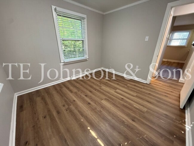 Building Photo - Charming 2 Bedroom Home with Basement & Modern Updates in Winston-Salem