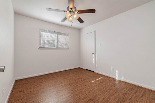 Building Photo - February Move In Available!  Cute 3 Bed, 1...