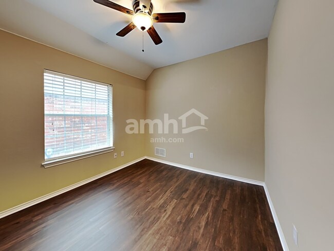 Building Photo - 210 Sparrow Hawk Dr