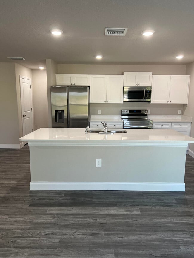 Building Photo - 838 San Filippo Dr SE