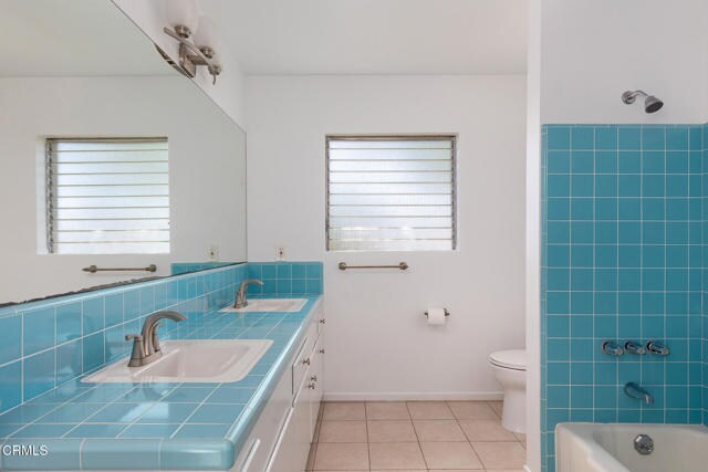 Building Photo - 2075 Linda Flora Dr