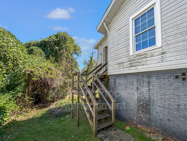 Building Photo - 24 Jones St