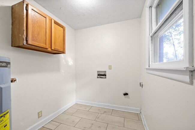 Building Photo - 1509 Nichols Dr