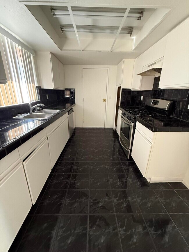 Building Photo - 32550 Shifting Sands Trail