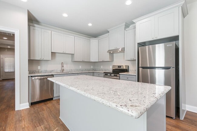 Building Photo - 518 Main St