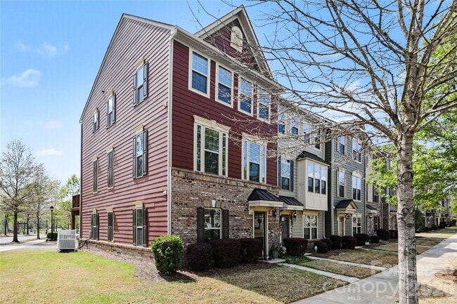 Building Photo - 4011 Zilker Park Dr