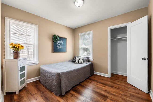 Building Photo - Updated 3-Bedroom, 2-Bath Home in the Hear...