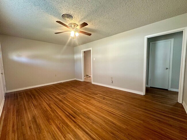 Building Photo - 2612 Alice Ave