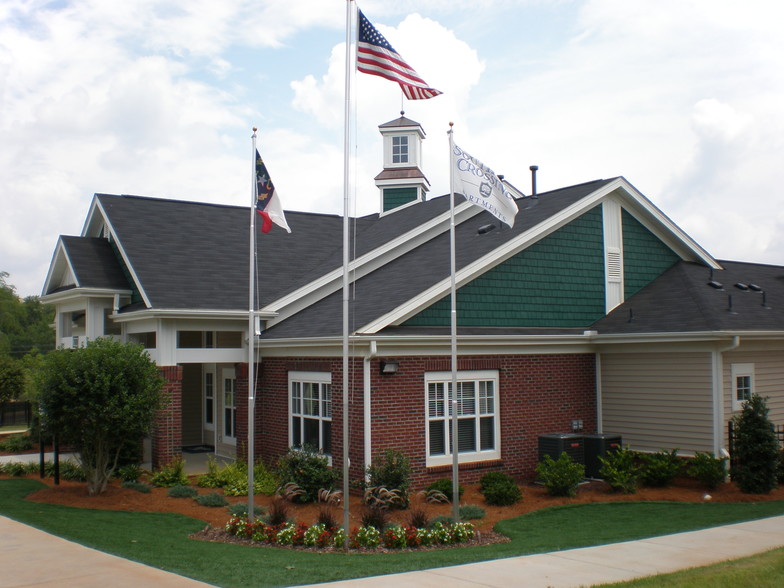 Clubhouse Exterior - South Oak Crossing Apartments