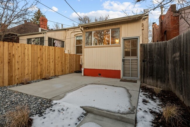 Building Photo - 573 S Pearl St