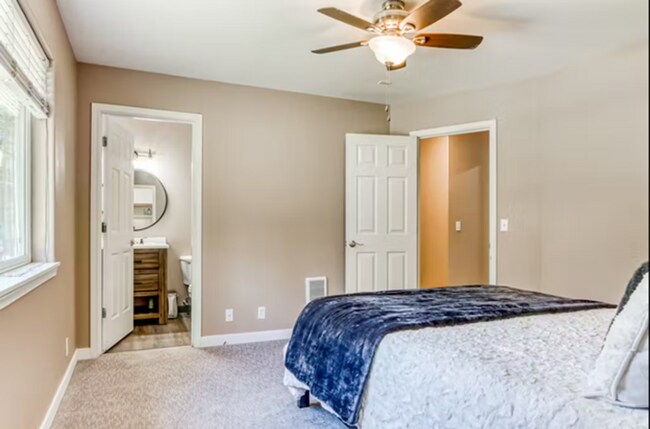 Building Photo - Fabulous Three Rivers Home on 1/2 acre!