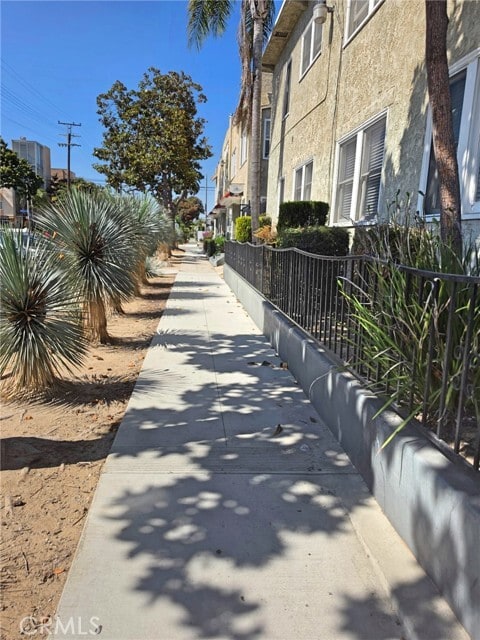 Building Photo - 242 Gaviota Ave