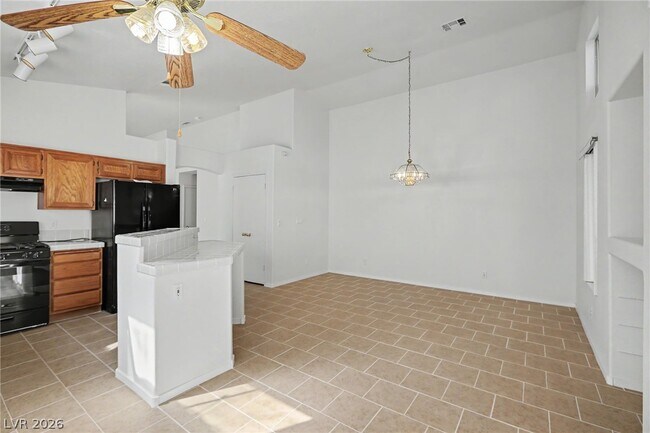 Building Photo - 2054 Cardigan Ave