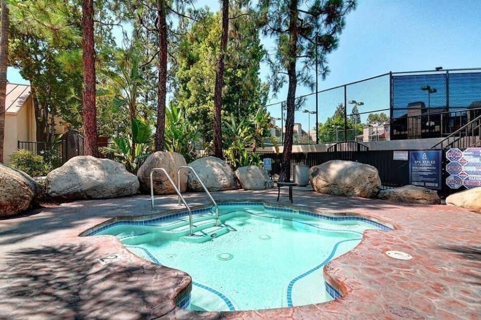 Main Spa - 5540 Owensmouth Ave