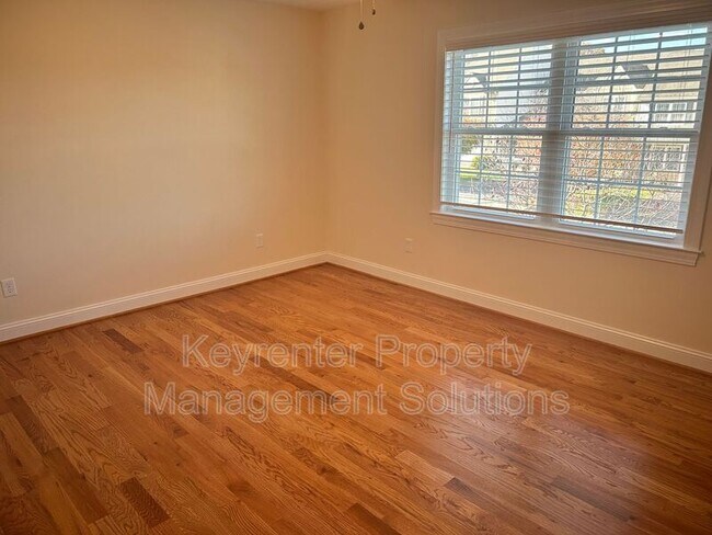 Building Photo - 18 Spring View Dr