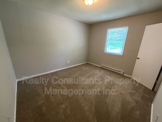 Building Photo - 113 Cox Ave
