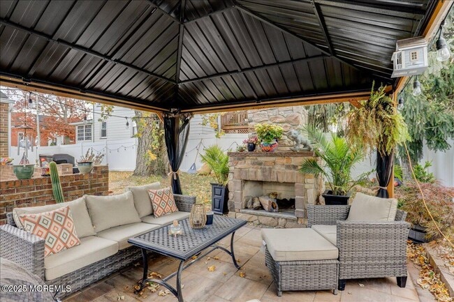 Building Photo - 144 Lower Main St