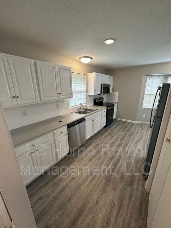 Building Photo - 8201 Woodson Dr