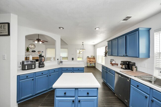 Building Photo - 18318 Farriswood Ct