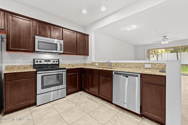 Building Photo - 6791 Roundleaf Dr