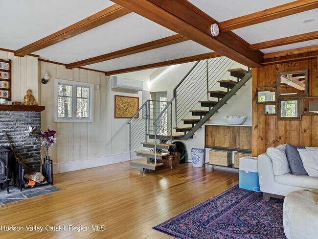 Building Photo - 20 Sherman Rd