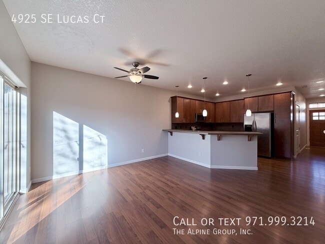 Building Photo - 4925 SE Lucas Ct