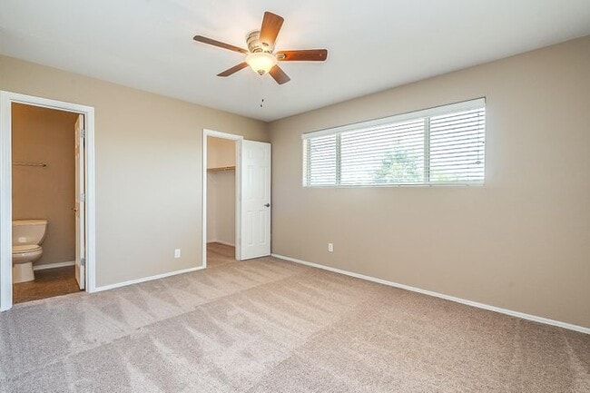 Building Photo - 904 N Desert Ave